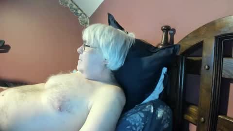 Snapshot of dug38 chatting on October 27, 1:31 am Doug online show from October 27, 1:31 am