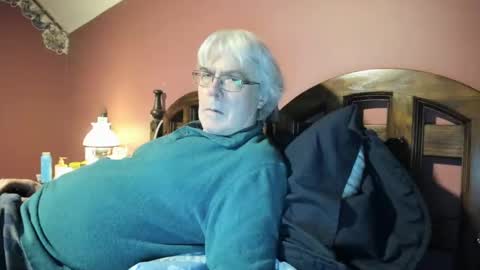 Snapshot of dug38 chatting on October 27, 1:37 pm Doug online show from October 27, 1:37 pm