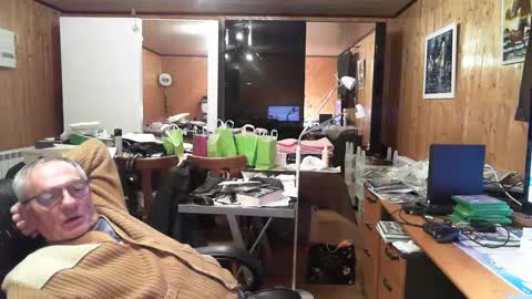 Snapshot of dugudu38 chatting on December 4, 8:51 pm dugudu38 online show from December 4, 8:51 pm