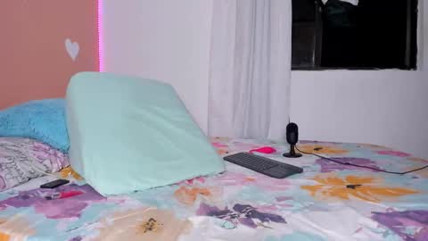 Miah smith online show from February 3, 2:10 am