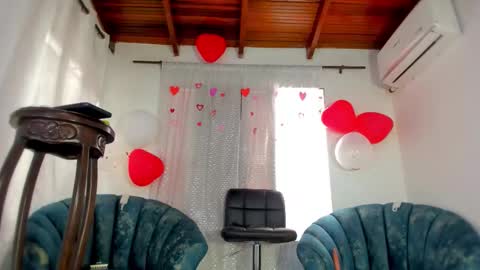 Dulce Y Jhoselin online show from February 13, 9:00 pm