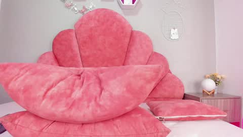 DULCE AURORA online show from January 14, 5:51 am
