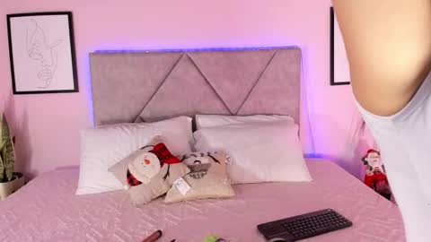 Dulcee Garcia online show from December 17, 4:07 am