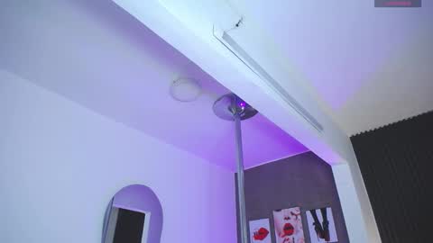 Snapshot of dulcerose01 chatting on October 21, 1:50 am Dulce Rose online show from October 21, 1:50 am