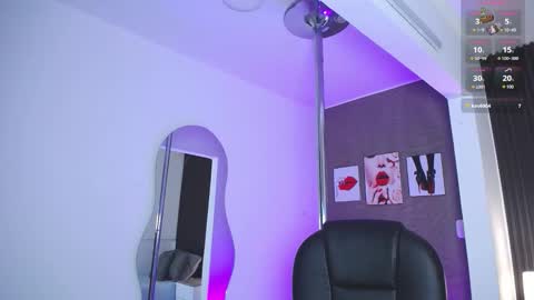 Snapshot of dulcerose01 chatting on October 30, 11:44 am Dulce Rose online show from October 30, 11:44 am