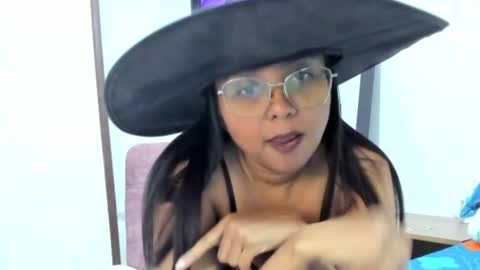 Snapshot of dulcetemtation14 chatting on October 31, 4:08 pm dulcetemtation14 online show from October 31, 4:08 pm