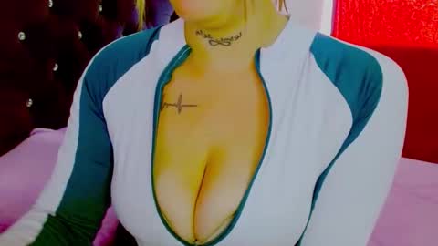 Juliana and online show from October 29, 7:48 pm