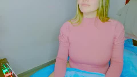 Juliana and online show from November 19, 2:44 am