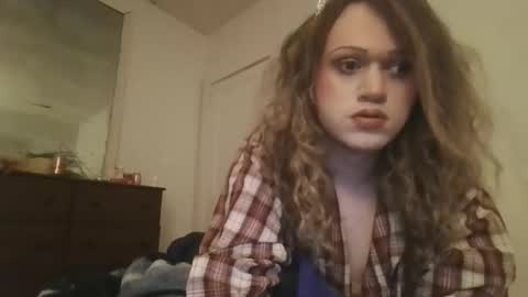 Snapshot of dulcidarling chatting on January 12, 4:50 am Buffy Glimmers online show from January 12, 4:50 am