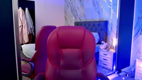 Abril Cruz online show from September 18, 9:06 pm