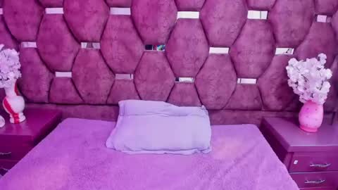 Snapshot of dulcineaa19 chatting on July 6, 10:12 pm Dulcineaa19 online show from July 6, 10:12 pm