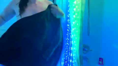 Snapshot of dumbgirl5150 chatting on February 11, 9:31 am dumbgirl5150 online show from February 11, 9:31 am