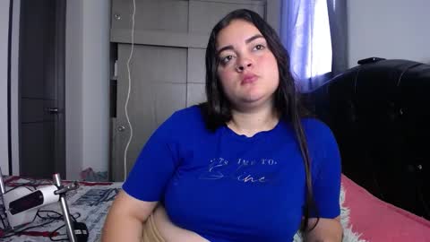 Nicole   online show from December 1, 8:25 pm