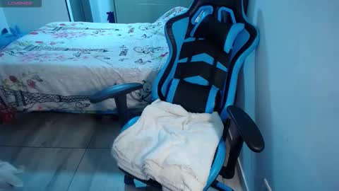 Snapshot of dumont_model chatting on February 21, 5:08 am Nicole online show from February 21, 5:08 am