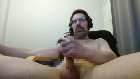 Snapshot of durden69_ chatting on April 14, 12:49 am Durden69 online show from April 14, 12:49 am