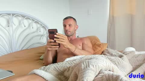 Durio online show from April 11, 1:04 pm