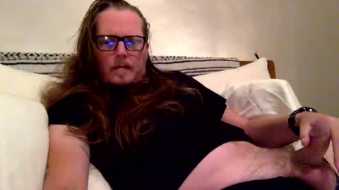 Snapshot of dustborn chatting on October 25, 6:54 am DUSTBORN online show from October 25, 6:54 am