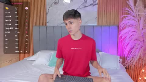 Snapshot of dustinlevine chatting on February 12, 12:11 pm Dustin Levy online show from February 12, 12:11 pm