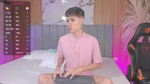 Snapshot of dustinlevine chatting on February 19, 12:23 pm Dustin Levy online show from February 19, 12:23 pm