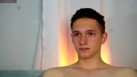 Dustyn online show from December 6, 5:33 pm