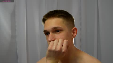 Dustyn online show from December 24, 8:05 pm