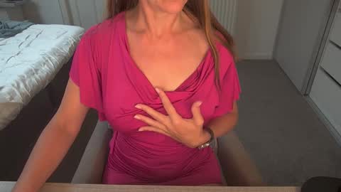 Snapshot of dutchamber chatting on October 13, 7:19 am Ambertje040 online show from October 13, 7:19 am