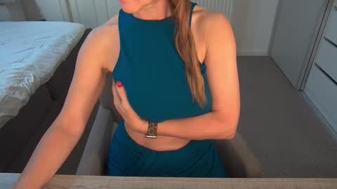 Snapshot of dutchamber chatting on November 13, 8:13 am Ambertje040 online show from November 13, 8:13 am