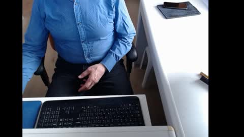 dutchpornking2 online show from April 14, 11:05 am