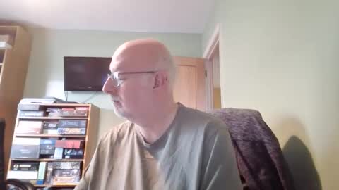 Snapshot of dutchunclejohn chatting on November 11, 9:09 am DutchUncleJohn online show from November 11, 9:09 am