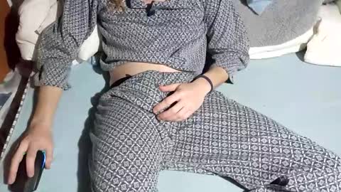 dv3nd3 online show from January 13, 6:35 pm