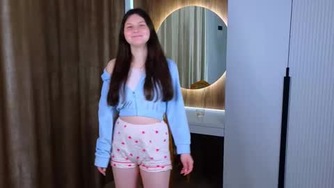 Alline online show from November 18, 2:28 am