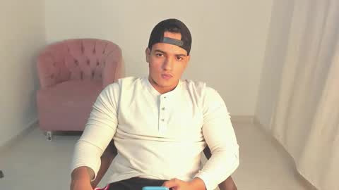 dwayne_esteven10 online show from January 12, 3:12 am