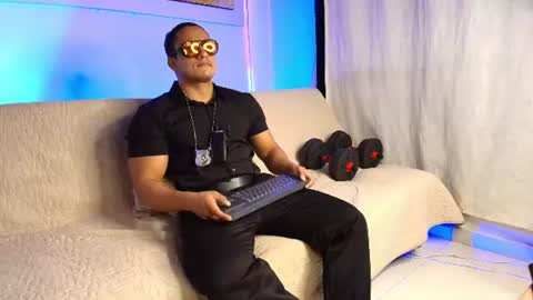dwayne_esteven10 online show from August 1, 9:03 pm