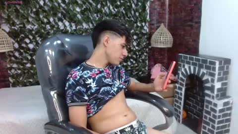 dyla_n18_ online show from December 14, 3:18 am