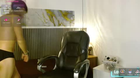 Snapshot of dyla_n18_ chatting on October 31, 9:27 pm dyla_n18_ online show from October 31, 9:27 pm