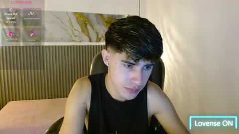 Snapshot of dyla_n18_ chatting on November 16, 8:47 pm dyla_n18_ online show from November 16, 8:47 pm