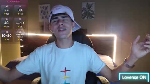 Snapshot of dyla_n18_ chatting on November 20, 8:19 pm dyla_n18_ online show from November 20, 8:19 pm