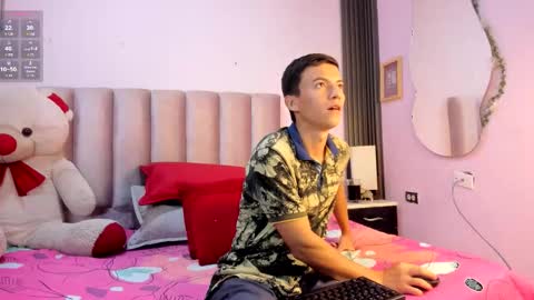 Snapshot of dylan_and_kim chatting on February 18, 12:23 pm dylan_and_kim online show from February 18, 12:23 pm