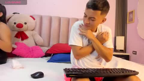 Snapshot of dylan_and_kim chatting on February 20, 12:27 pm dylan_and_kim online show from February 20, 12:27 pm