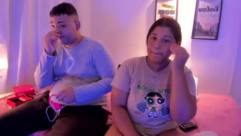 Snapshot of dylan_bonnie chatting on December 22, 2:25 pm dylan_bonnie online show from December 22, 2:25 pm