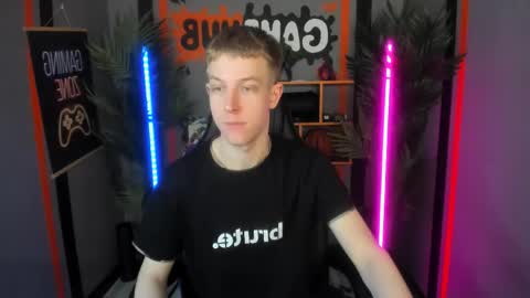 Snapshot of dylan_norton chatting on May 18, 10:10 am Dylan online show from May 18, 10:10 am
