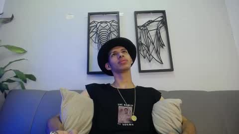 dylan_scotts online show from October 1, 8:15 pm