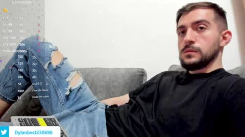Snapshot of dylan_starxx chatting on June 4, 10:05 pm Dylan online show from June 4, 10:05 pm