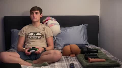 dylanfruits online show from December 3, 11:14 pm