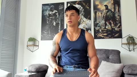 Snapshot of dylanrivera_ chatting on February 4, 3:15 pm Dylan Rivera online show from February 4, 3:15 pm