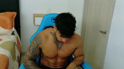 Snapshot of dylanrivera_ chatting on June 24, 10:53 pm Dylan Rivera online show from June 24, 10:53 pm