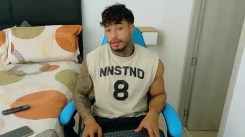 Snapshot of dylanrivera_ chatting on June 26, 9:41 pm Dylan Rivera online show from June 26, 9:41 pm