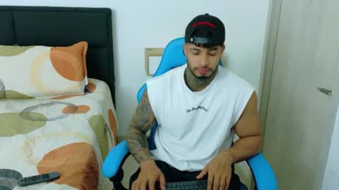 Snapshot of dylanrivera_ chatting on July 8, 12:26 am Dylan Rivera online show from July 8, 12:26 am