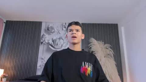 dylanroyce_ online show from March 22, 12:52 pm