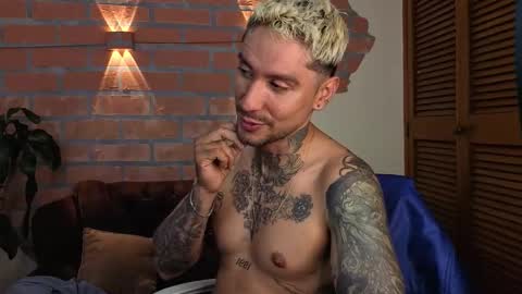 D Y L A N online show from October 22, 9:47 pm